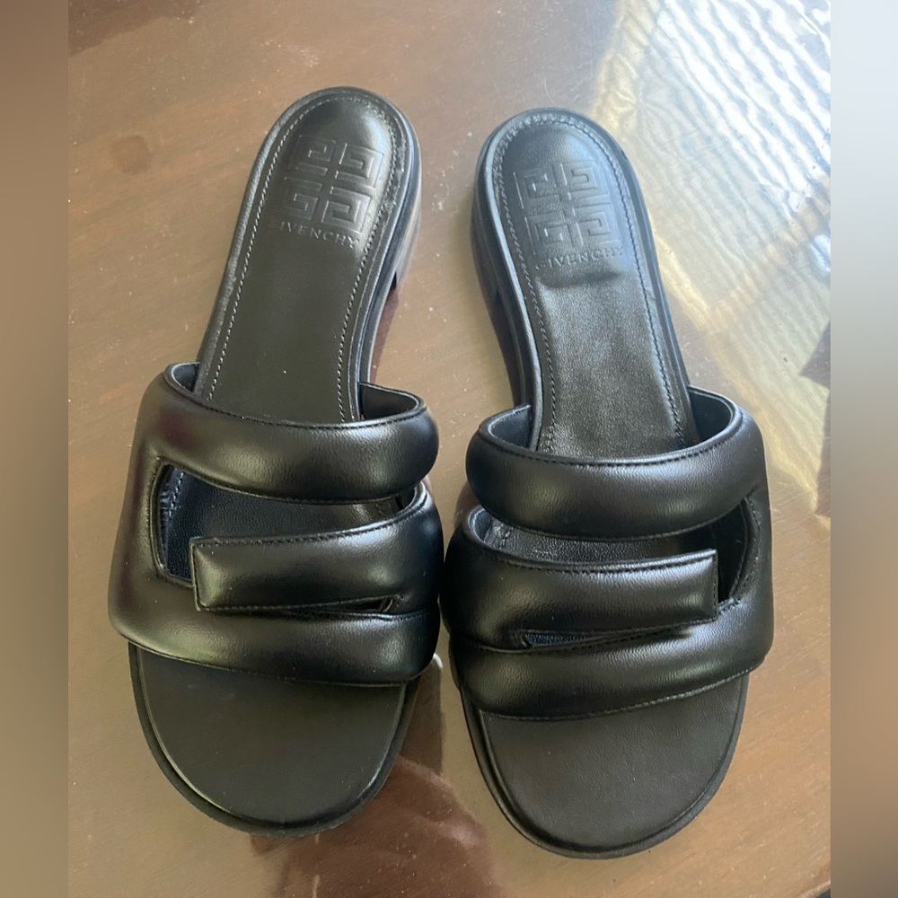 Givenchy flat G sandal 38
